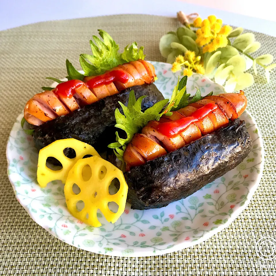 日曜日のランチ《おにぎりドッグ》🌭🍙|ちゃべさん