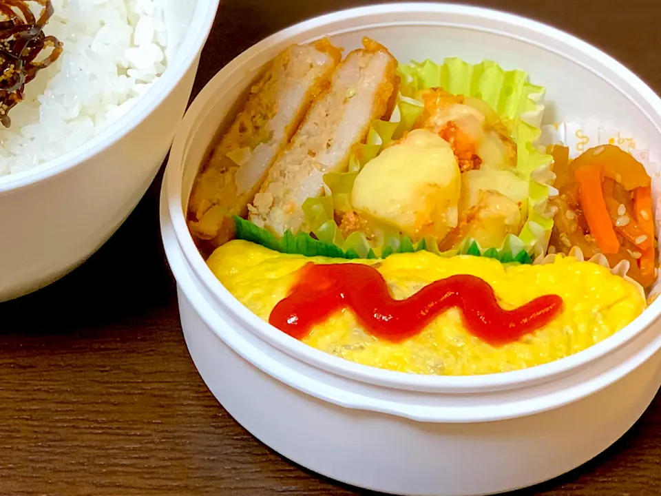 Snapdishの料理写真:🌸 挽き肉のオムレツ弁当 🌸|たんちゃんさん