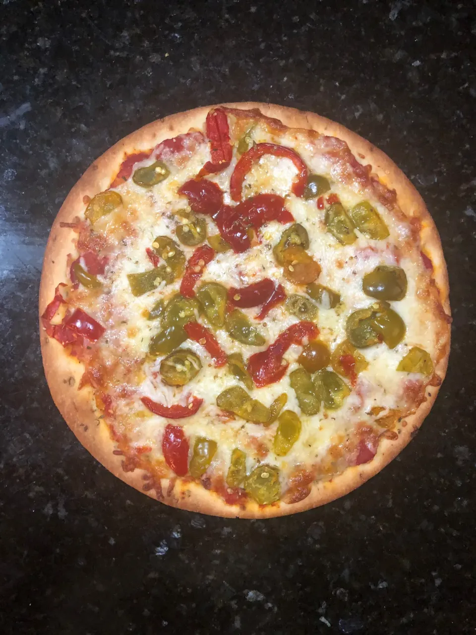 Hot cherry pepper pizza|ernest ristiさん