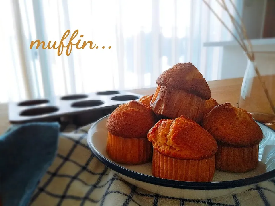 プレーンmuffin💕
アレンジのベース用に練習🙆‍♀️
cottaさんで購入したキノコ型muffinが焼けるオリジナル型がとってもいい感じ～✨|おーやんさん