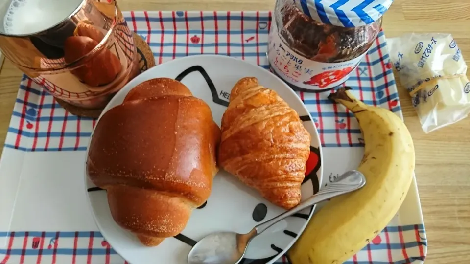 お昼はパン🥐|しまだ ちえこさん