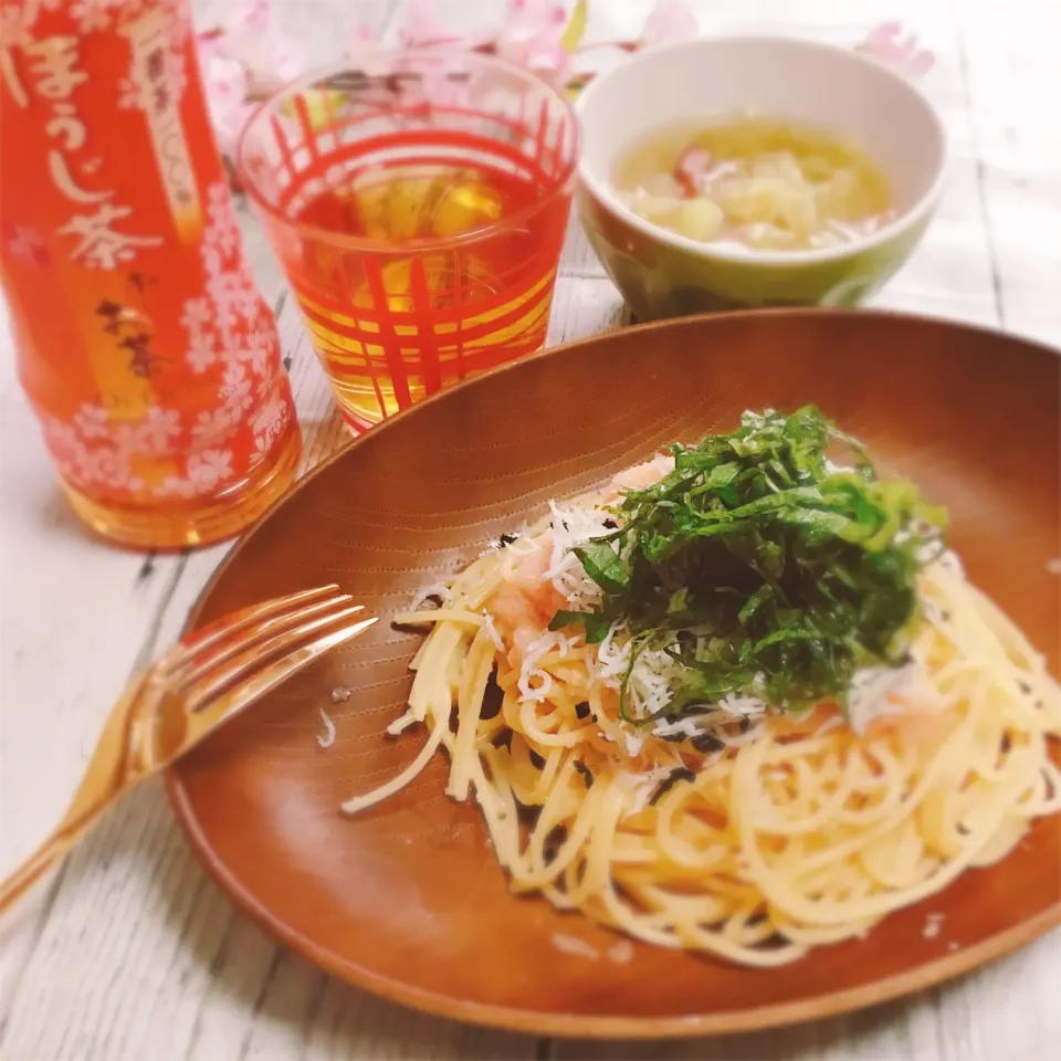 明日は立春🌸　桜デザインの「おーいお茶　ほうじ茶」とピンクのたらこパスタで春気分ランチ❤︎|夢ーテルさん