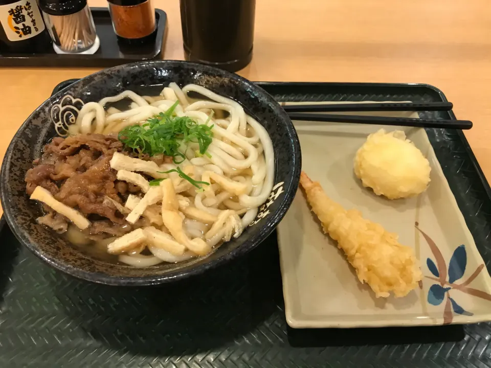 牛肉うどんと揚げ物|手品先輩さん