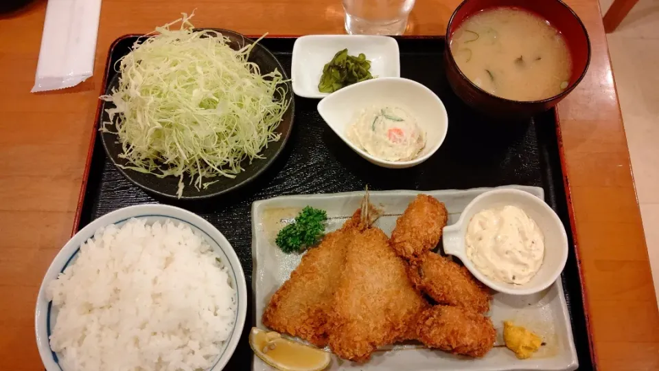 アジフライとカキフライの定食|アクちゃんさん