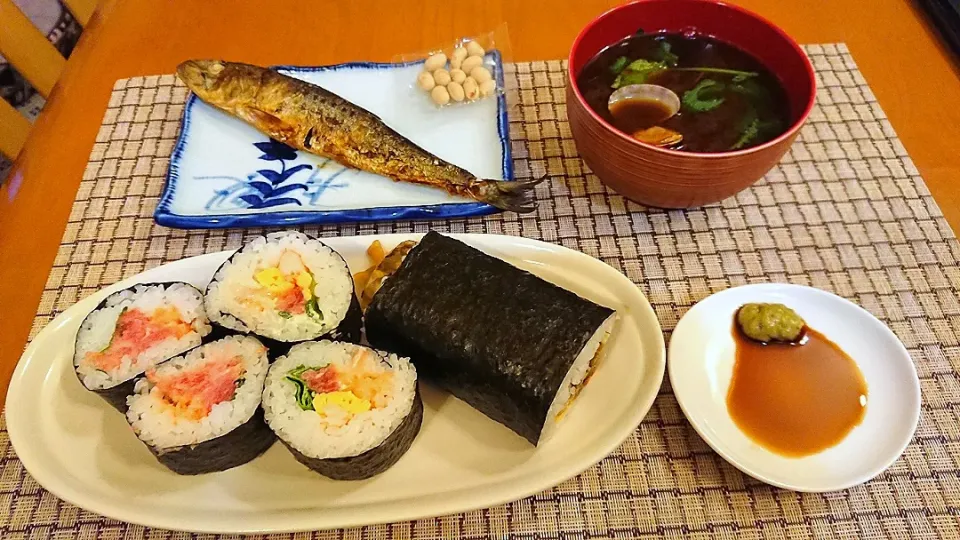 ☆恵方巻き
☆焼き塩イワシ
☆あさりの赤だし
☆大安寺さんの節分👹豆|chikakoさん