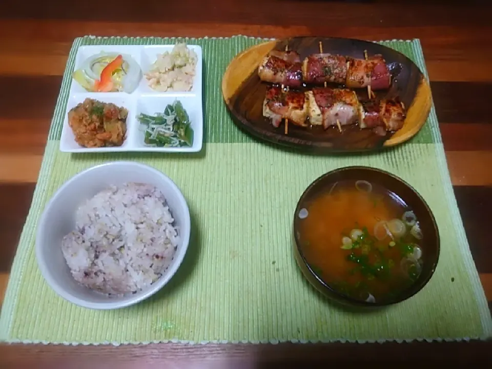 豆腐のベーコン巻き焼き

ドーミンポテト 味噌味
いんげんとしらすのゴマ油炒め
タラモサラダ
オニオンサラダ|原田智基(はらでぃ)(だっとも)さん