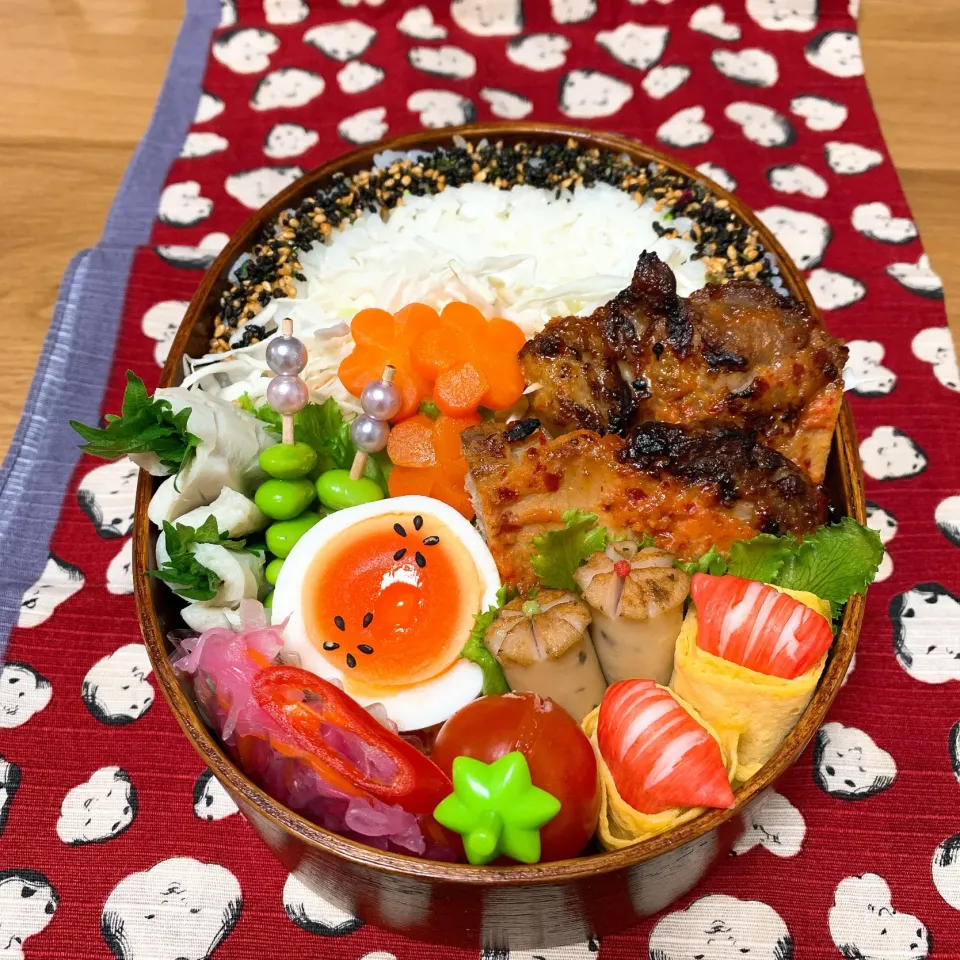 旦那のお弁当2
唐辛子西京豚肉漬け弁当にしました^ ^|ヤマネコさん