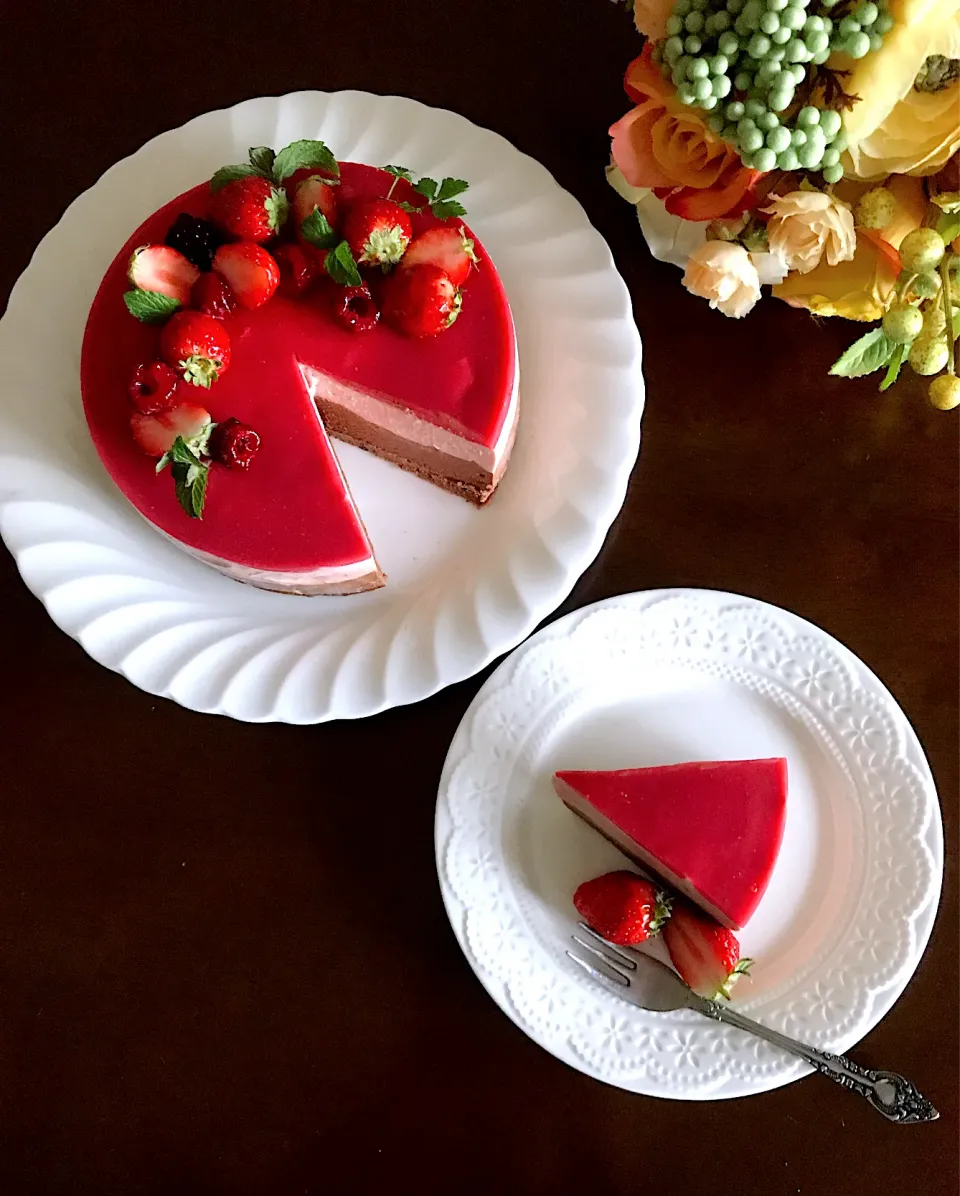 マダム とんちんの料理 ♫フレッシュ苺🍓とチョコレートのムースケーキ🎂|とんちんさん