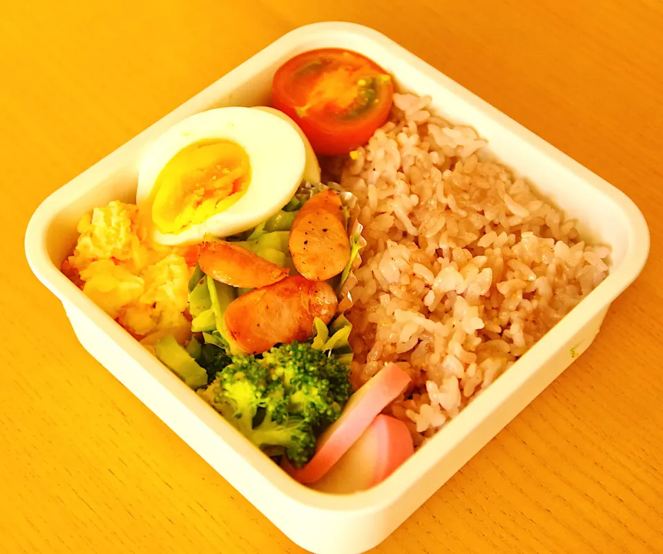 今日のお弁当！ポテサラトマト卵ブロッコリーかまぼこウインナーキャベツ炒め　+ハッシュドビーフ|walnutさん