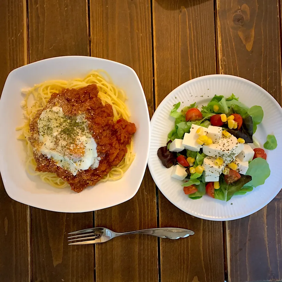 Snapdishの料理写真:ミートソースパスタ&お豆腐サラダ💕|ともさん