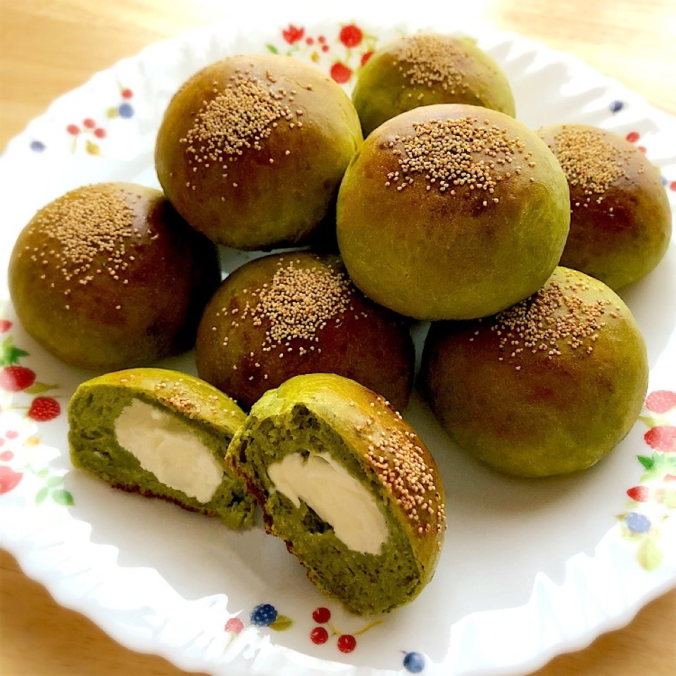 クリームチーズ入り抹茶パン