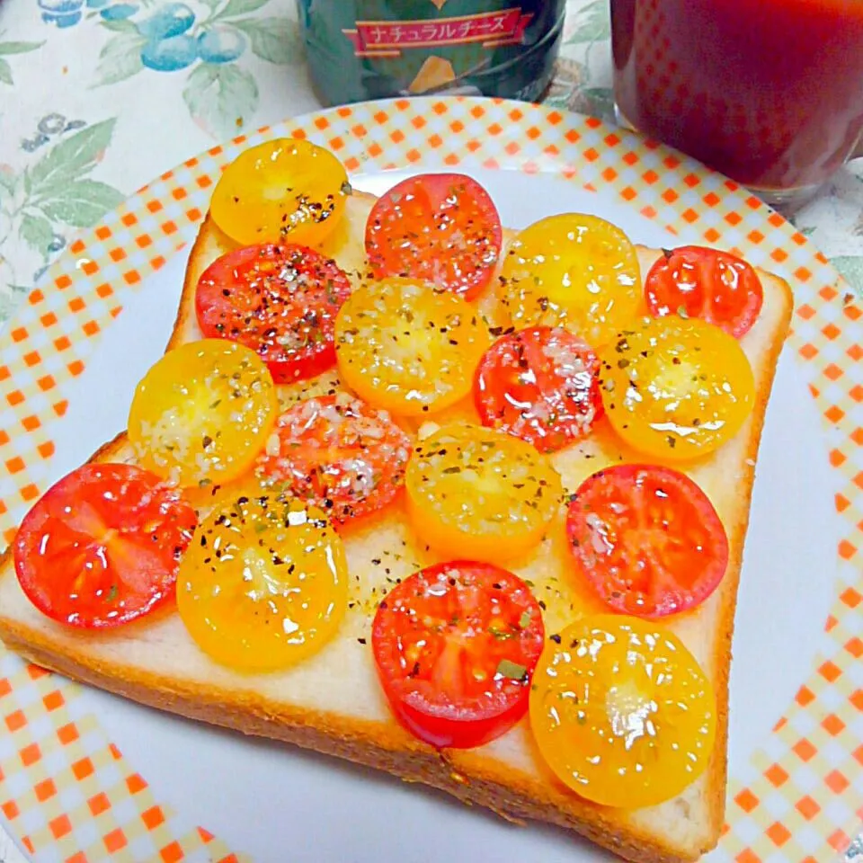 Snapdishの料理写真:カラフルミニトマトトースト🍅|うたかた。さん