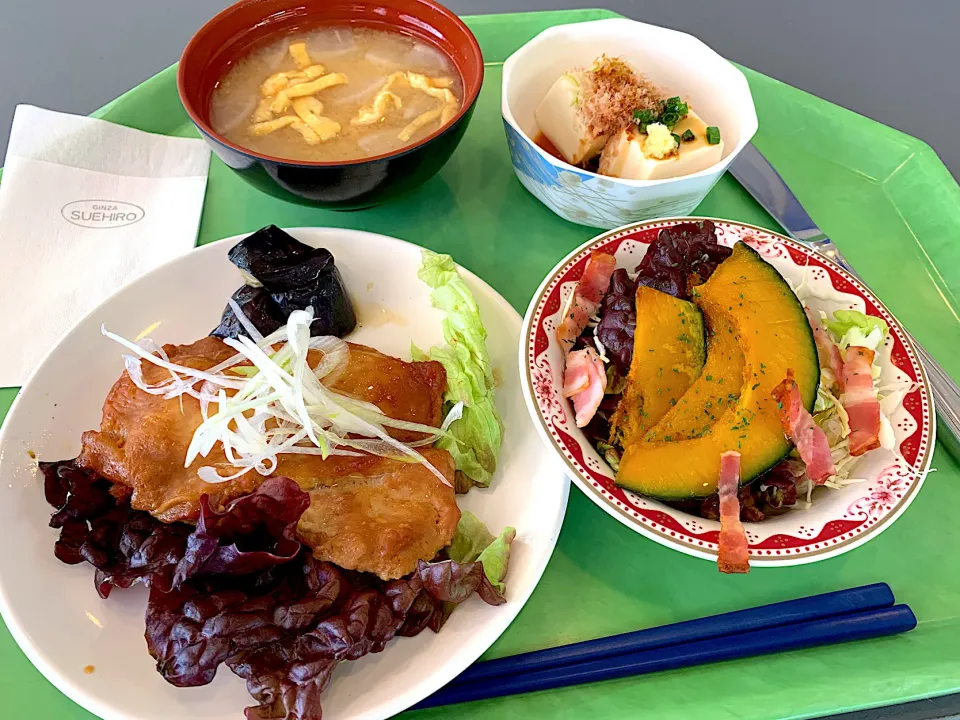 若鶏の西京焼、冷奴、カボチャとベーコンのサラダ、味噌汁|Tadahiko Watanabeさん