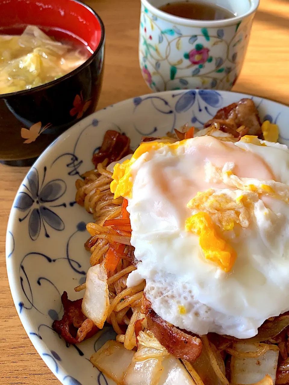 ソース焼きそばとレタス🥬と豆腐のスープ|SUN.yokotanさん