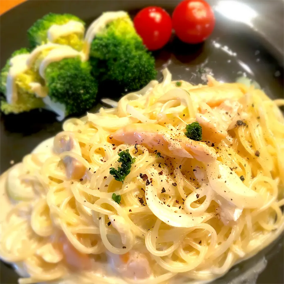 Snapdishの料理写真:鮭ハラスのクリームパスタ|almostblackさん