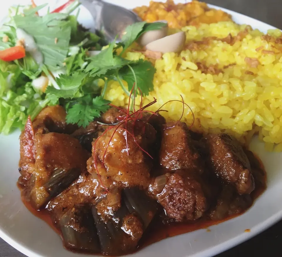 昼ごはん☀️☀️☀️断酒300日目                       ポークビンダルーとダルカレー|ぽんたさん