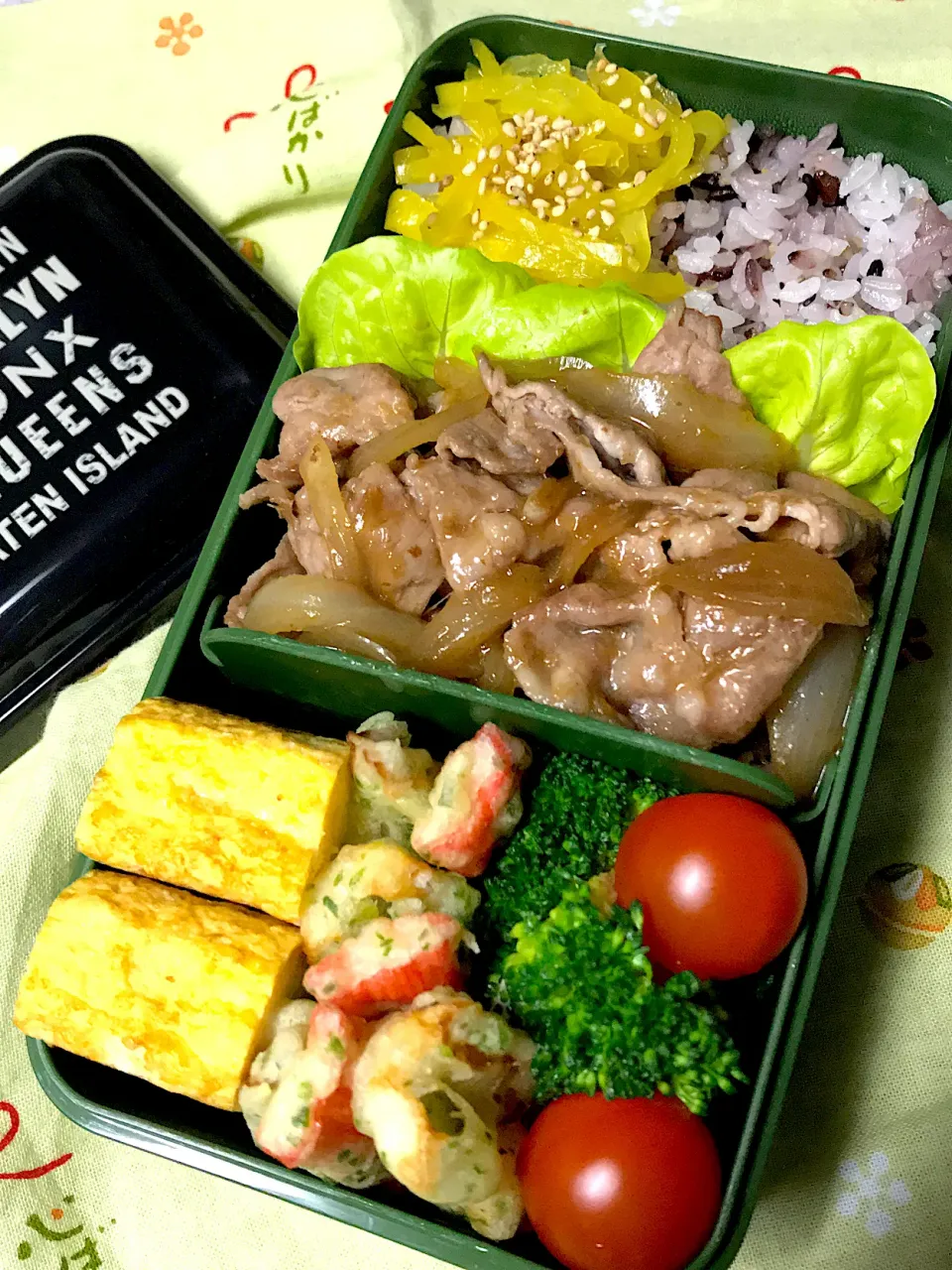 Snapdishの料理写真:豚肉の生姜焼き弁当|りかさん