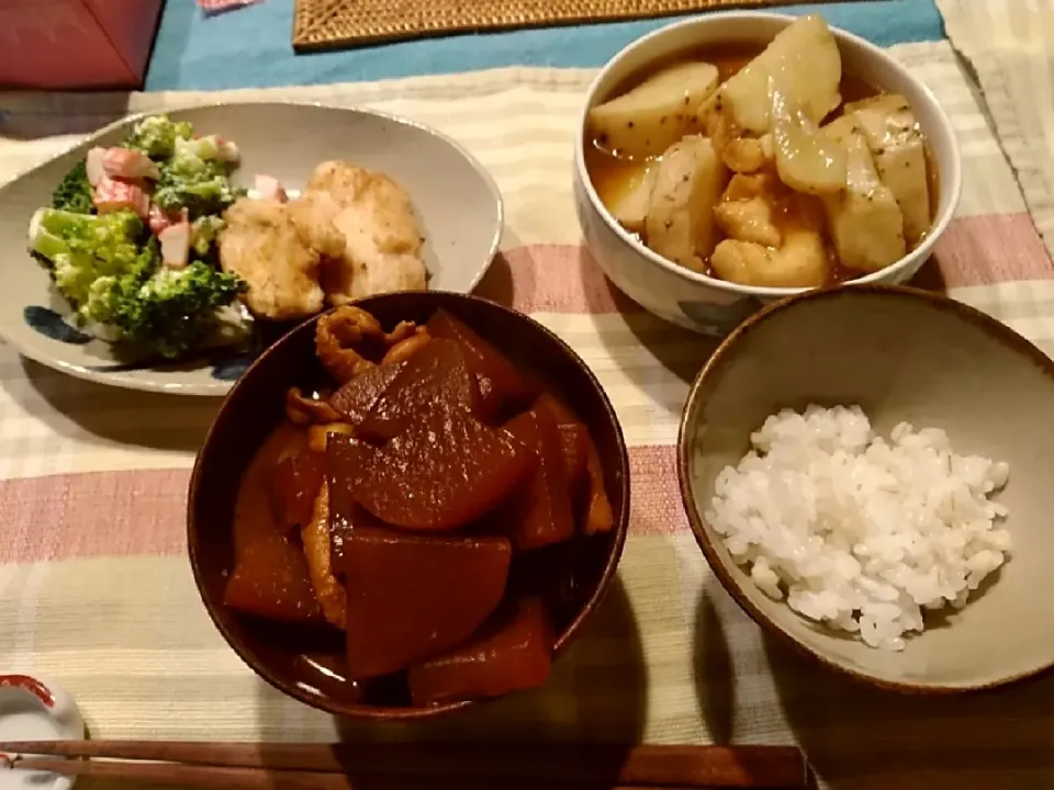 鶏胸肉の唐揚げと山芋と揚げ煮　鶏皮味噌煮　ブロッコリーサラダ|pecopaさん