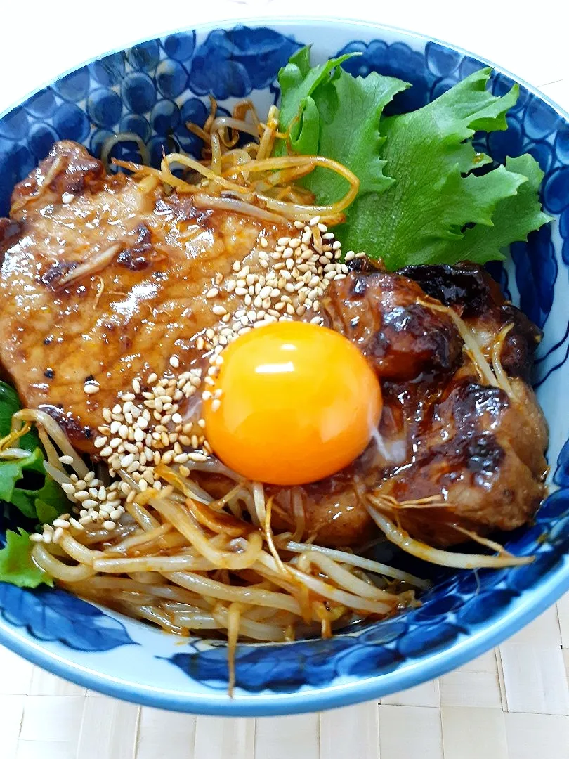 🔷厚切り🐖トンテキ用味付け肉を丼にしてみました🐣🔷|@きなこさん