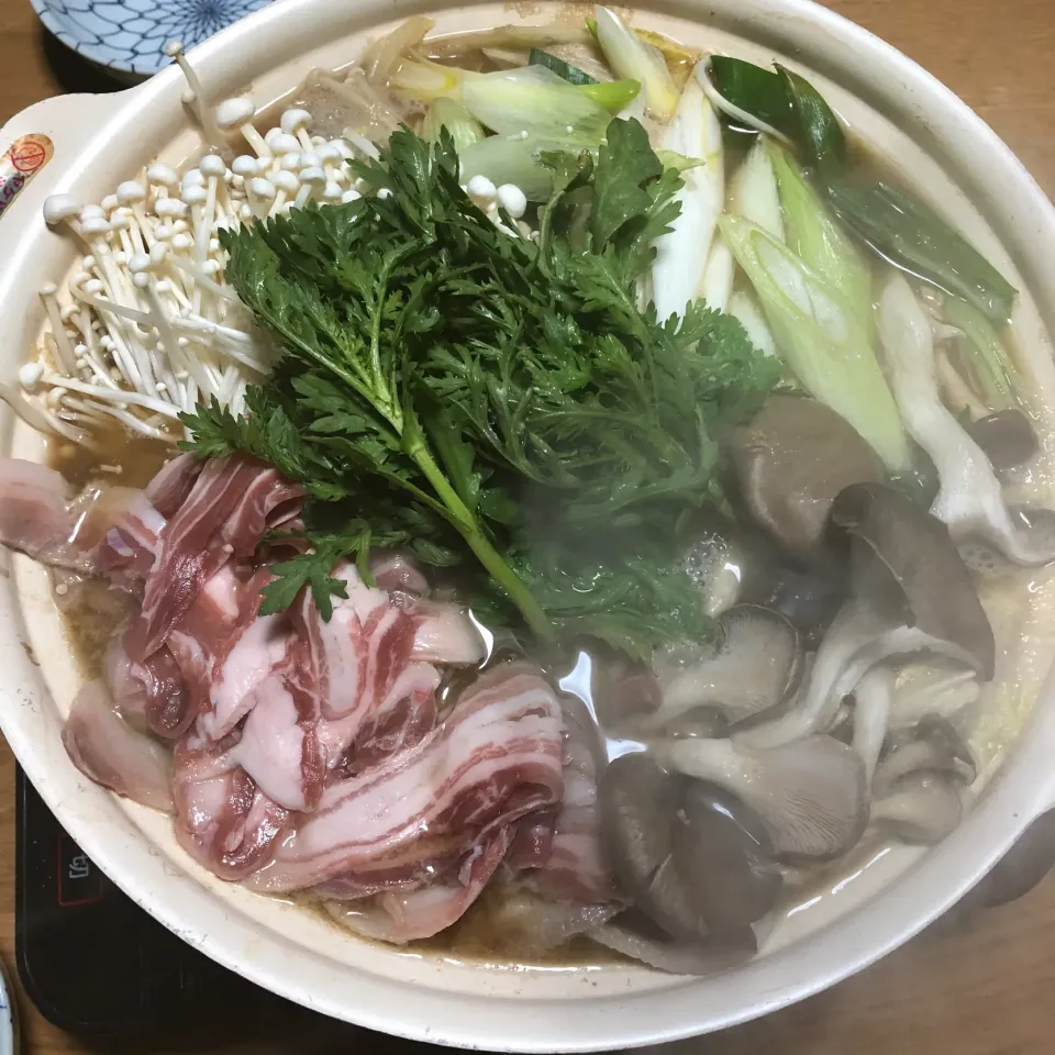 Snapdishの料理写真:初めてのボタン鍋|Hideko  Tanakaさん