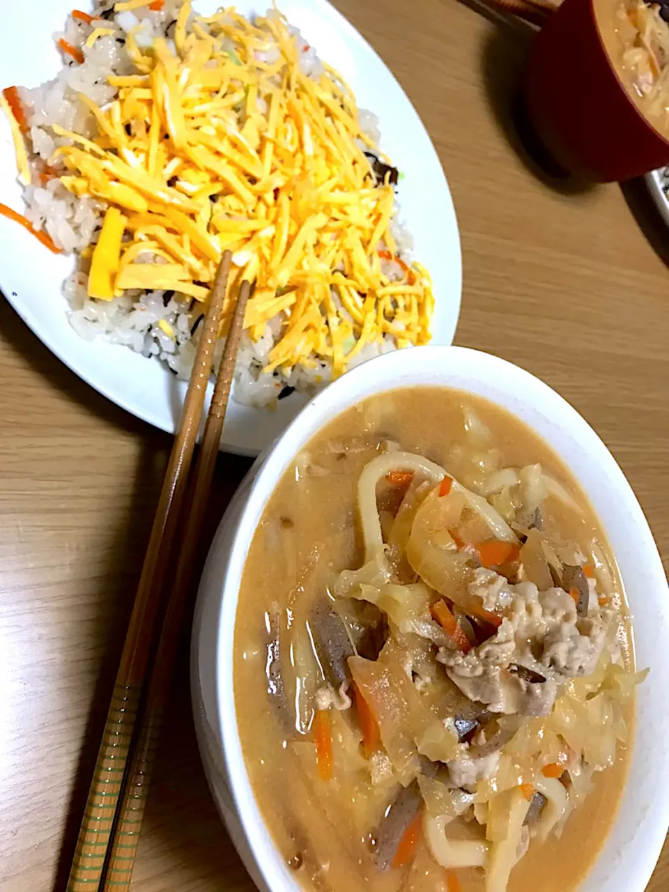 豚汁うどん、即席ちらし寿司|爰音さん