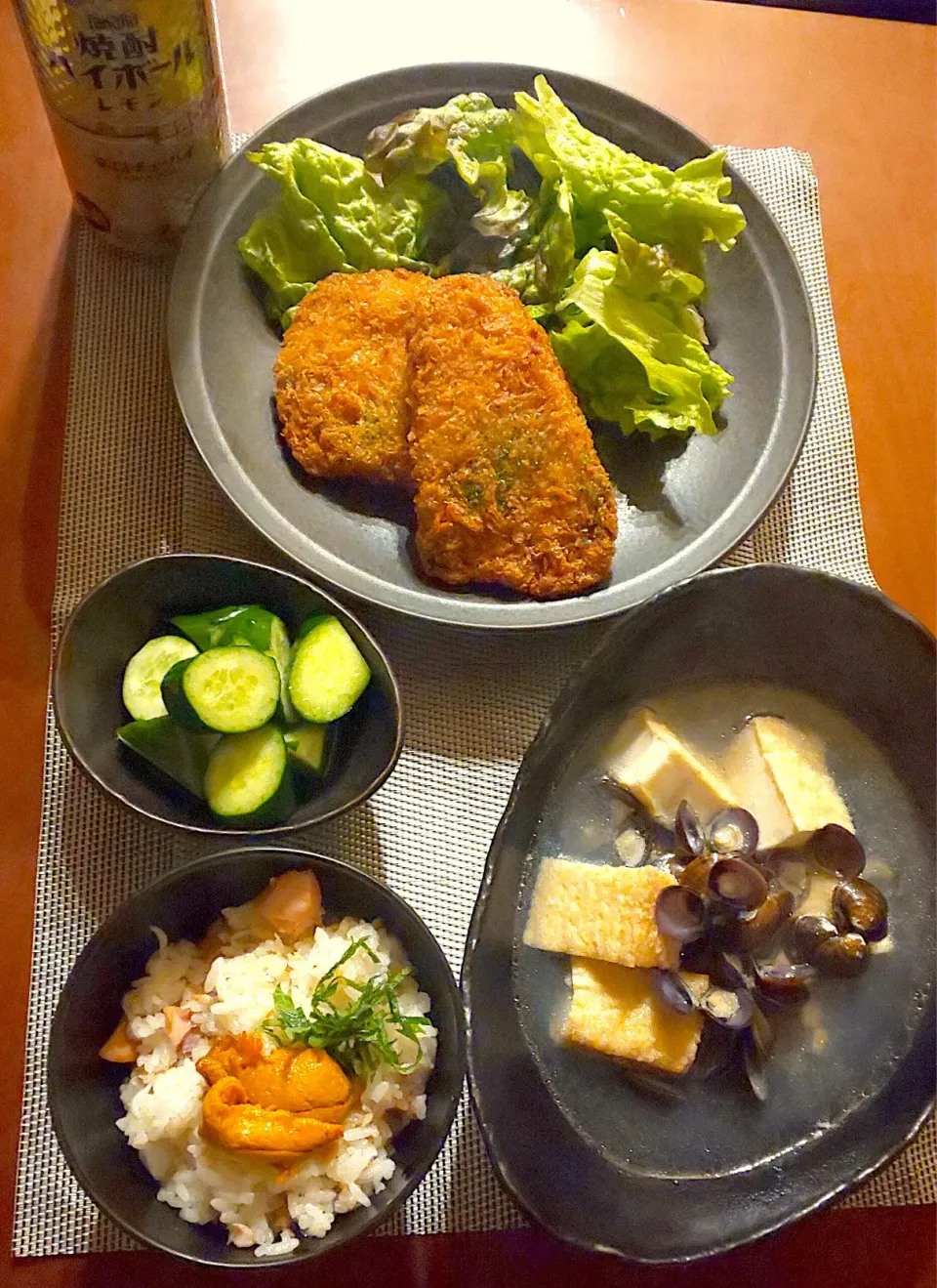 Snapdishの料理写真:Today's Dinner🍴胡瓜の浅漬け･鰤ﾌﾗｲ･鮭の混ぜご飯雲丹乗せ･しじみと厚揚げのｽｰﾌﾟ|🌈Ami🍻さん