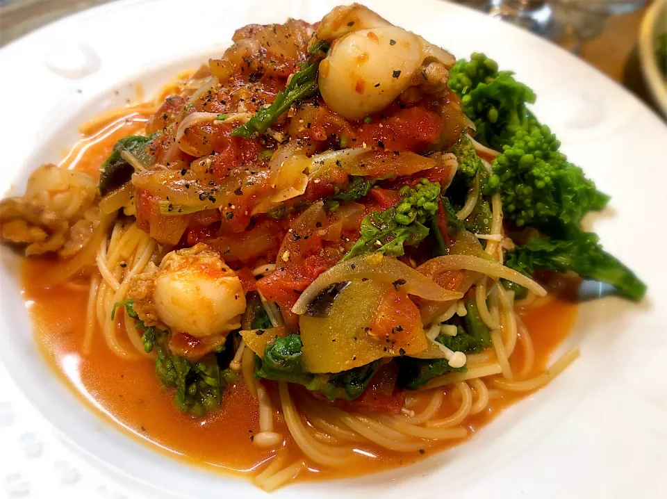 帆立と菜花のトマトパスタ|じゅんさんさん