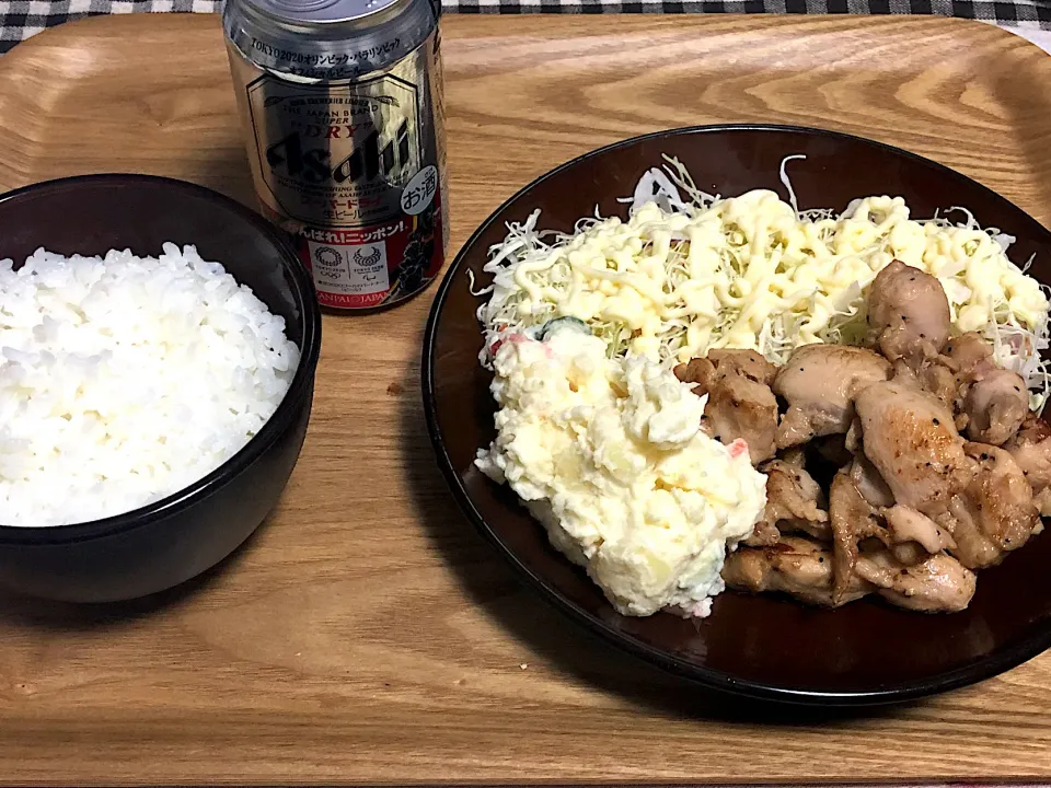 Snapdishの料理写真:☆鶏肉ブラックペッパー炒め ☆ポテトサラダ ☆ビール🍺|まぁたんさん