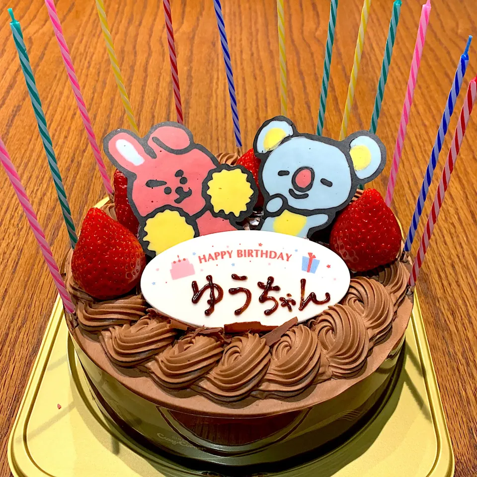 Snapdishの料理写真:コージーコーナーのバースデーケーキ🎂にBT21と苺を乗せてみた🐰🍓🐨|sakyu☆さん