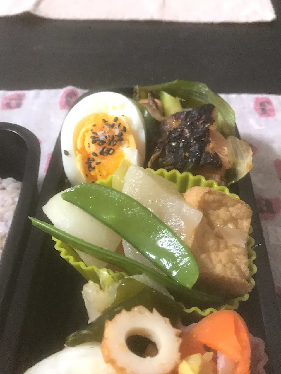 Snapdishの料理写真:ネギと鮭の塩麹炒め、厚揚げとかぶらの炊いたん、白菜とちくわのゆずぽん和え。のお弁当🍱|Hideさん