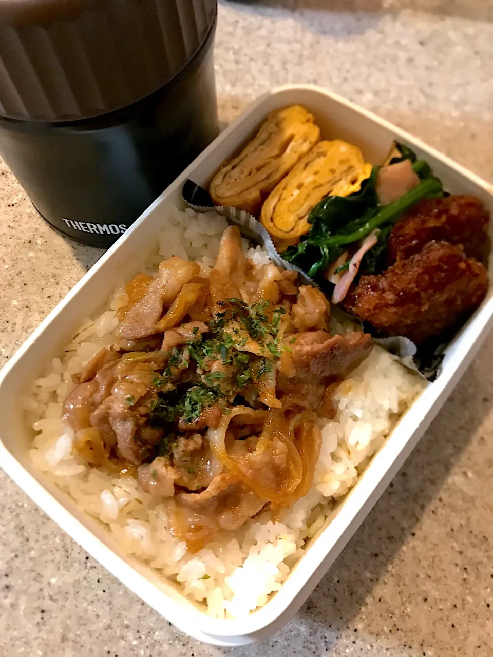 わかめスープと焼肉弁当🍱|ちっくんさん