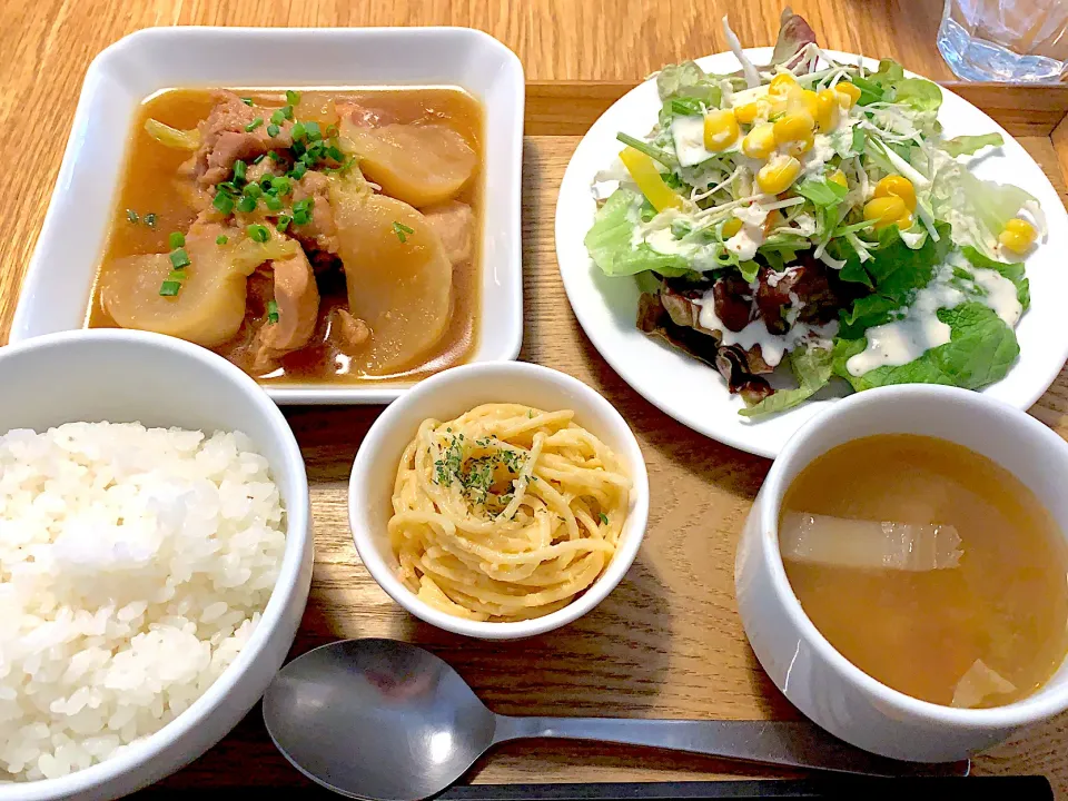 鶏モモもも肉とカブのオイスター煮込み|yumyum😋さん