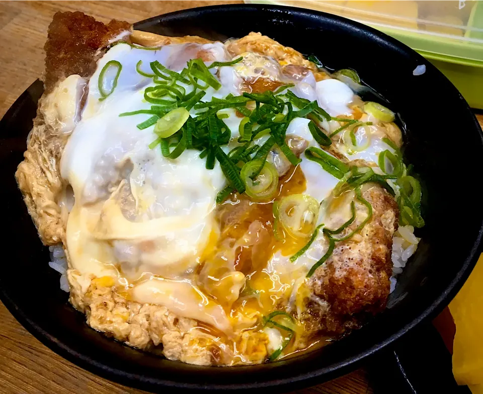 Snapdishの料理写真:＂まるは＂の  かつ丼|mottomoさん