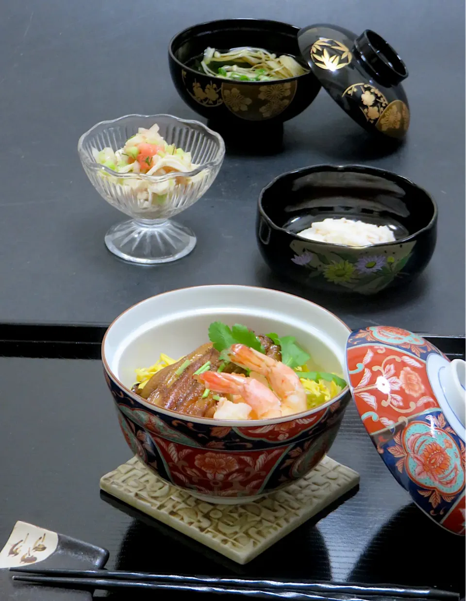 今晩は、蒸し寿司、山芋梅肉和え、蒸し鶏旬菜マリネ、茸とわかめの吸い物|akazawa3さん