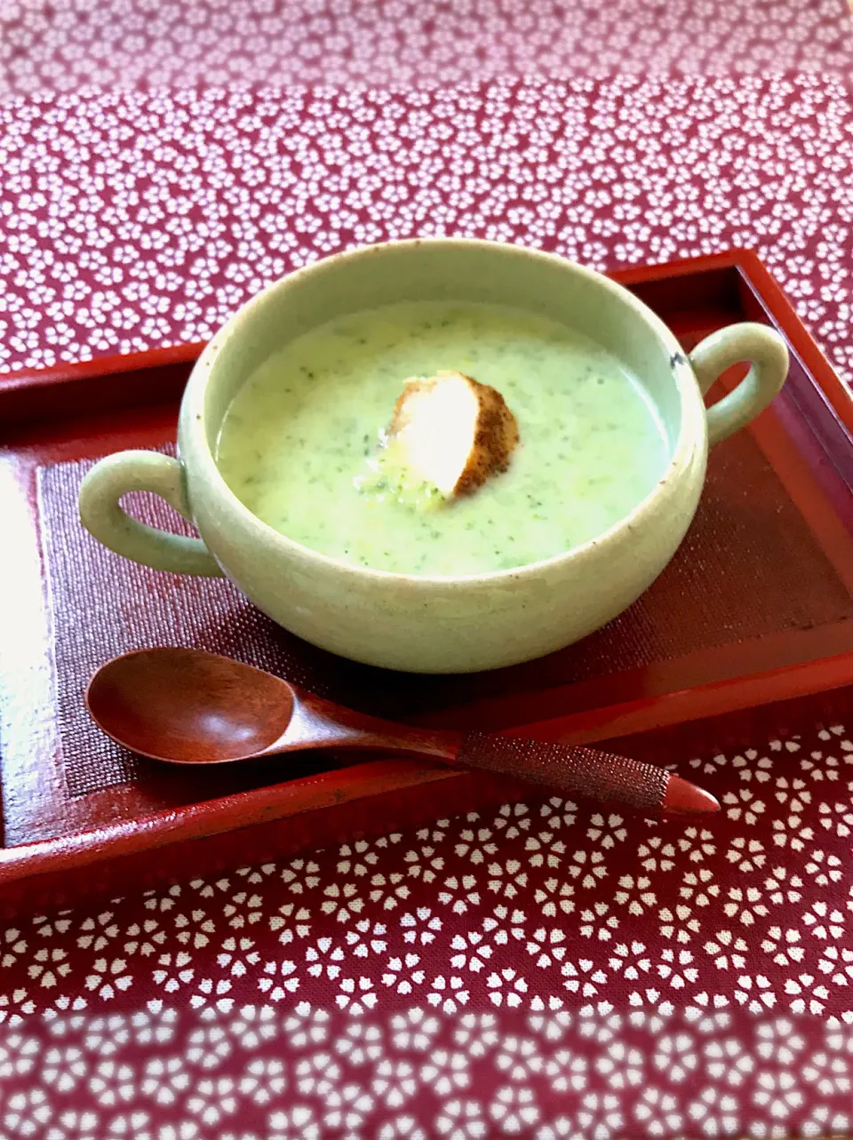 ブロッコリー🥦とじゃがいも🥔のポタージュ〜クミン香るチキンを添えて〜|サミカさん