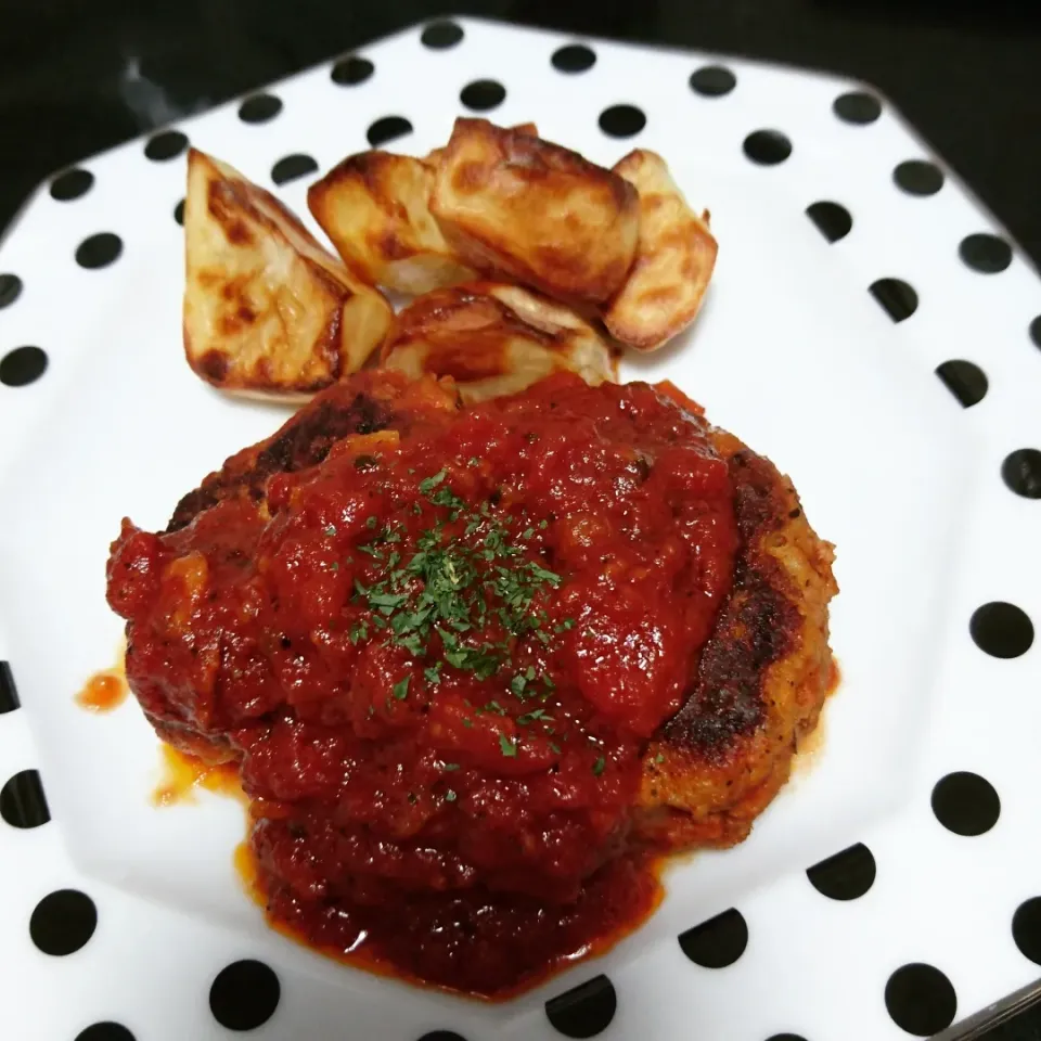 Snapdishの料理写真:おから煮込みハンバーグ🍅|もえさん