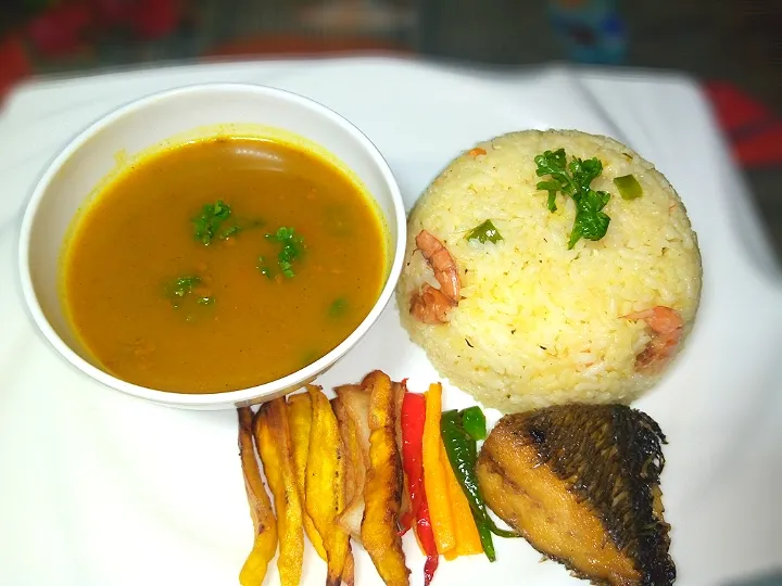 Bama Fish Served with Curry Sauce &Shrimp Coconut white rice & veggies|Sonnyhahさん