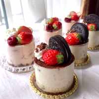 マダム とんちんの料理 🎵オレオとホワイトチョコレートのムースケーキと苺とホワイトチョコレートのムースケーキ　#小さなケーキシリーズ