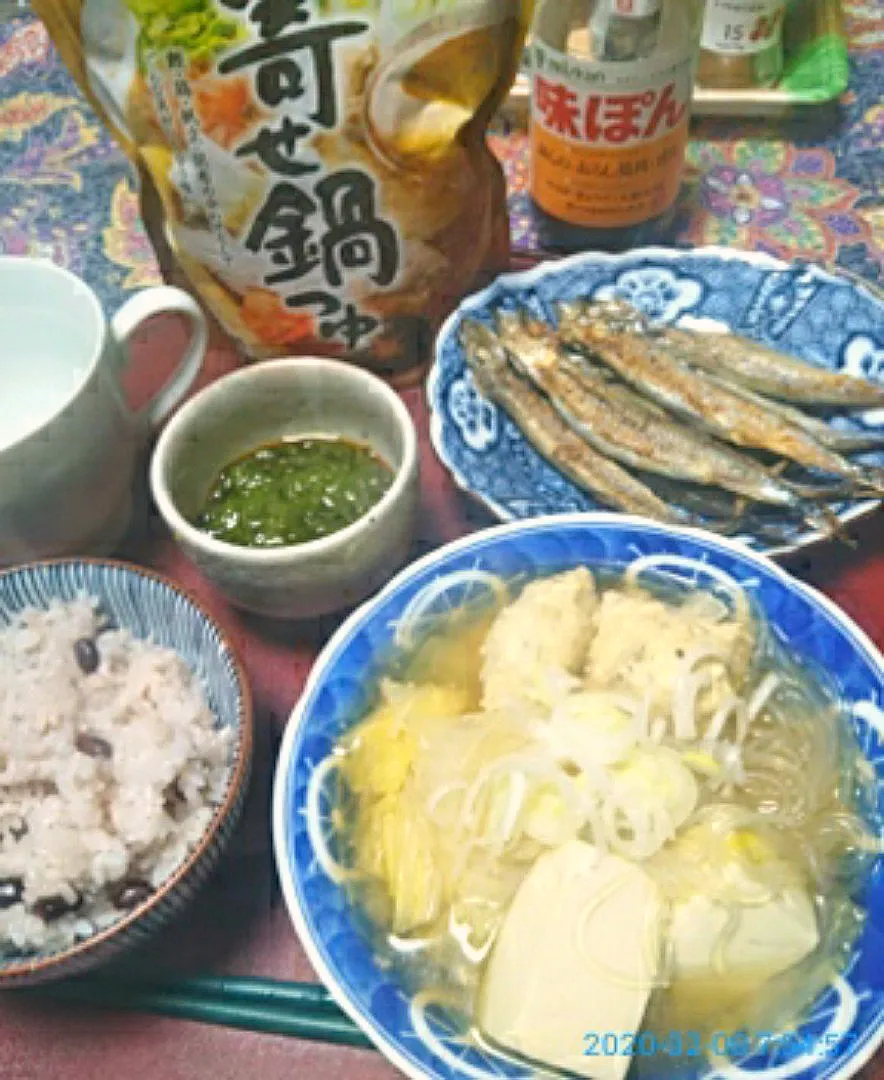 よねばーばの朝ごはん
寄せ鍋つゆを使って、
白菜、鶏肉つくね、豆腐、春雨、
寄せ鍋、
赤飯、もずく酢、ししゃも、|yoneばーばさん