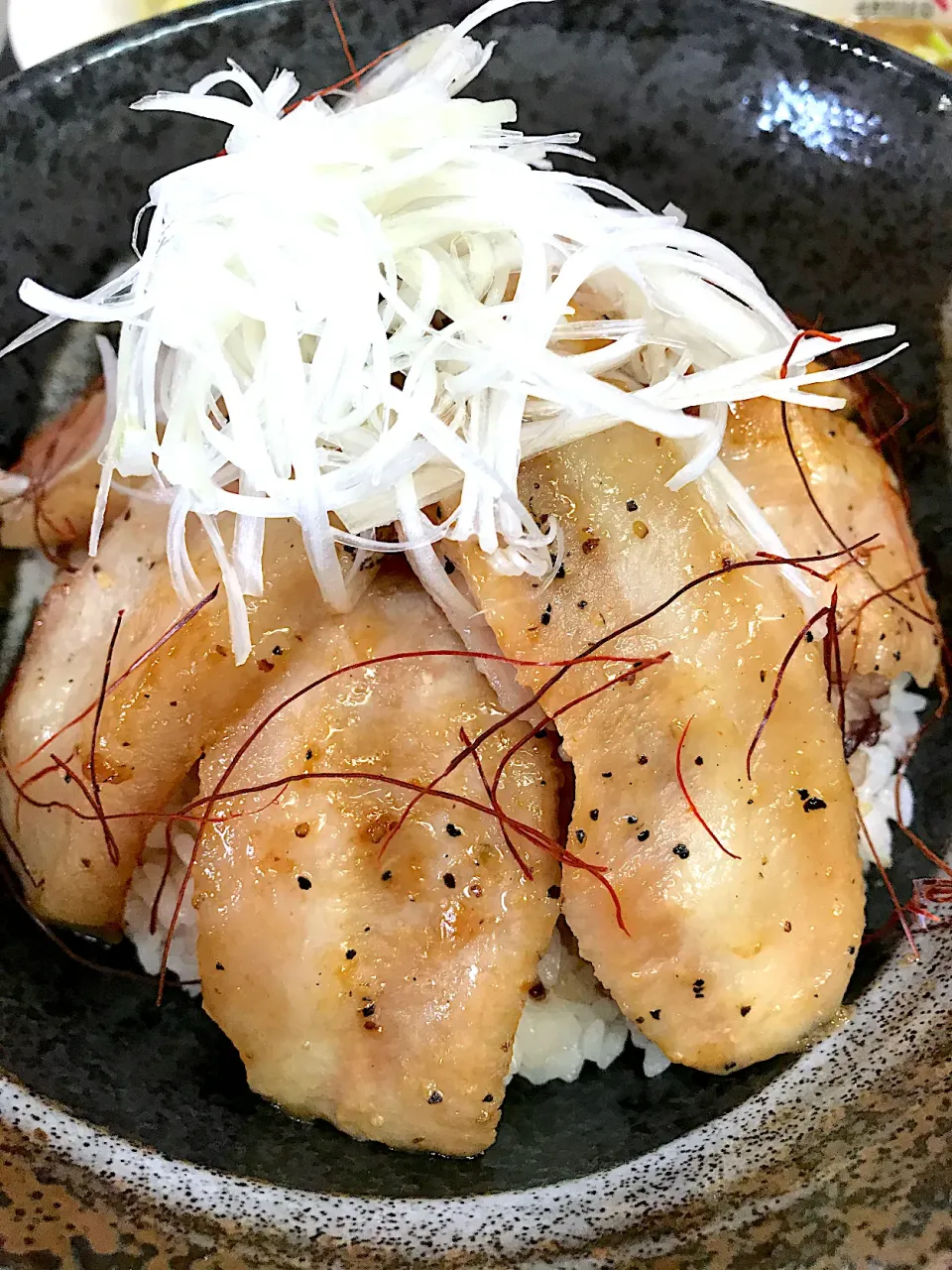 豚トロ丼|みるぴょんさん