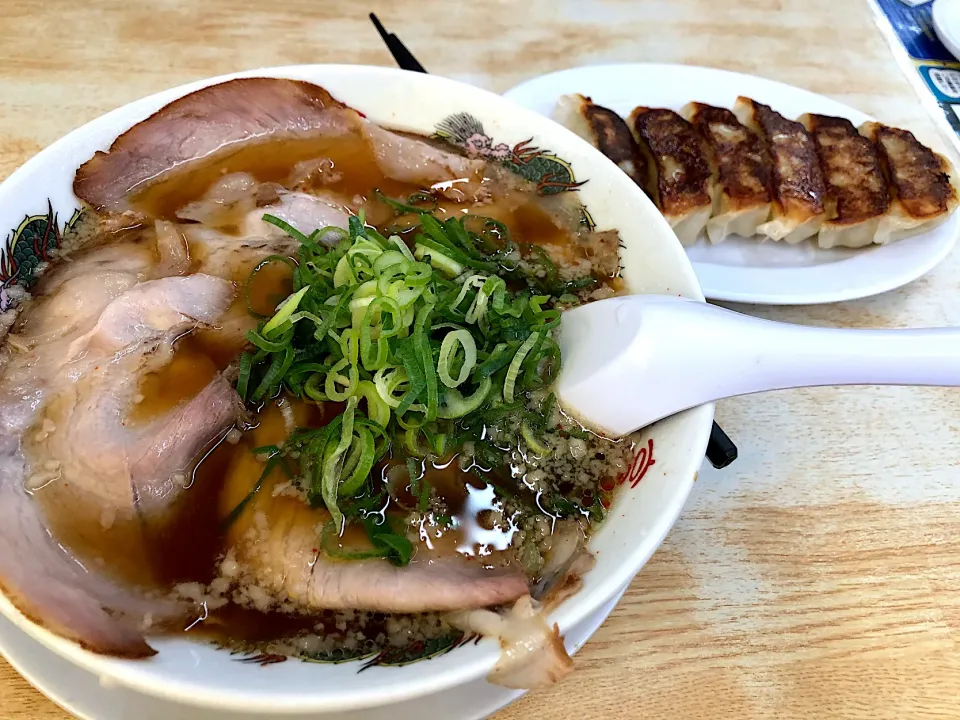 来来亭  チャーシュー麺 &  焼き餃子|ma-ko omaさん