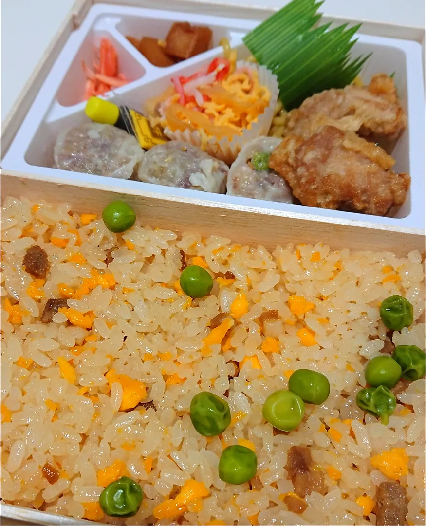 Snapdishの料理写真:崎陽軒  "炒飯弁当"|りくれんさん