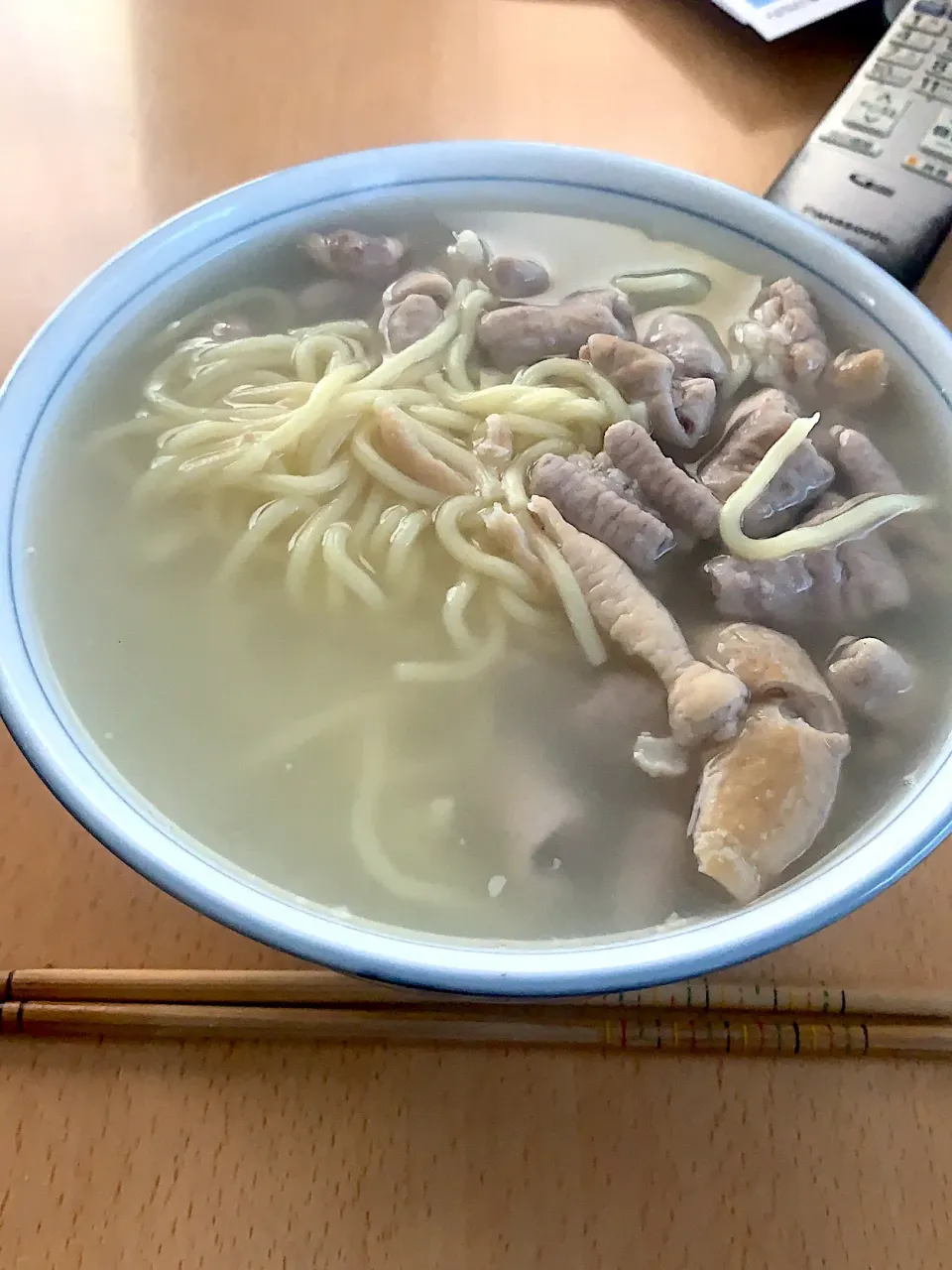 Snapdishの料理写真:モツとちゃんぽん麺買ってテキトーに調味料入れて茹でた|G0MAさん