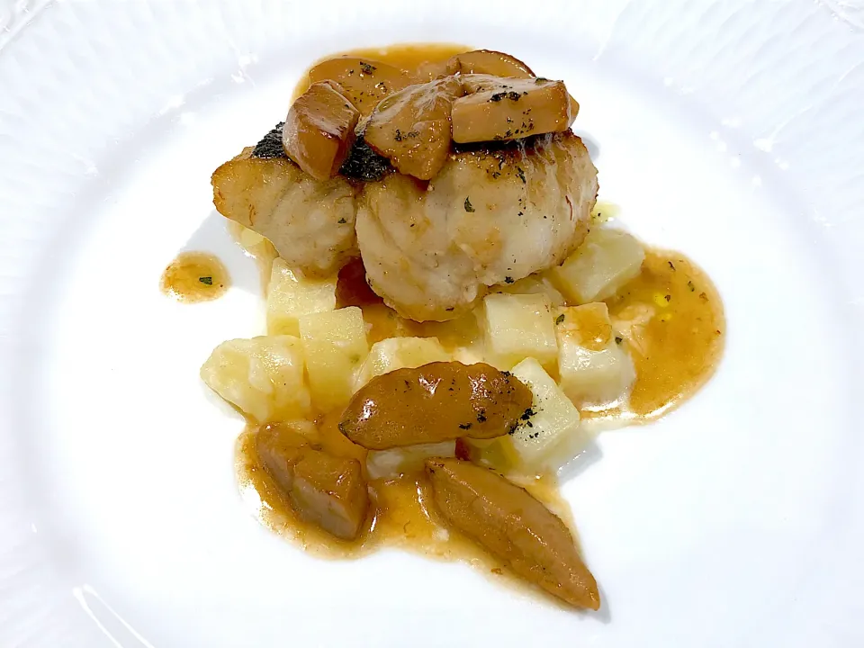 【お魚料理】 スズキのオーブン焼き ローズマリー風味ポテトとポルチーニ茸を添えて Oven baked sea bass with potatoes, rosemary and porcini mushrooms🇮🇹|ゆうじ.さん
