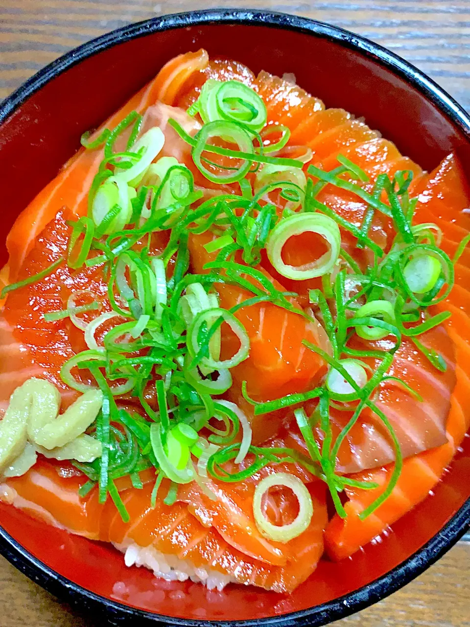 サーモンの漬け丼^_^|きよっさんさん