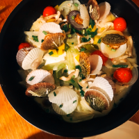 カレイとベビーホタテのアクアパッツァ