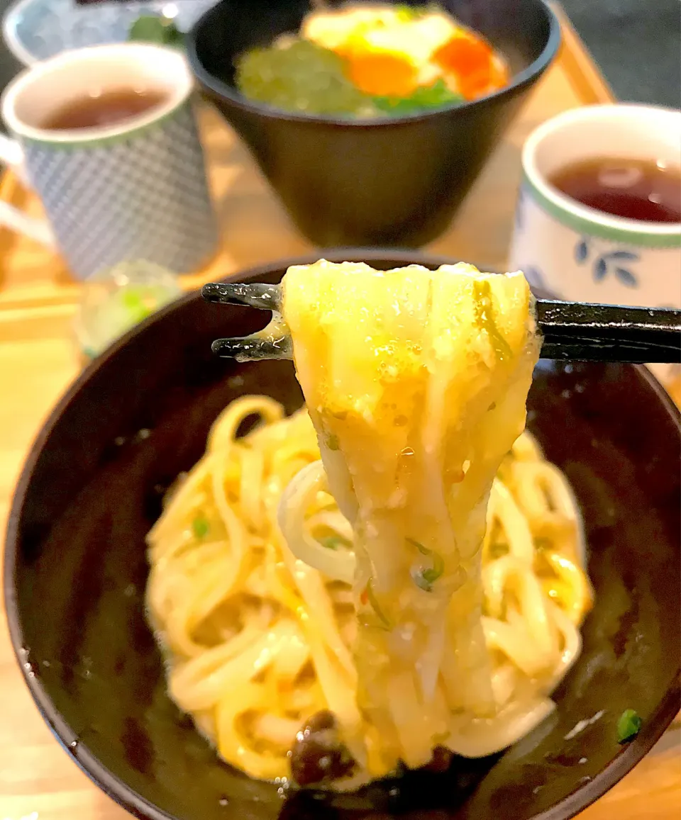 朝からトロトロ混ぜ混ぜ　ぶっかけうどん|シュトママさん