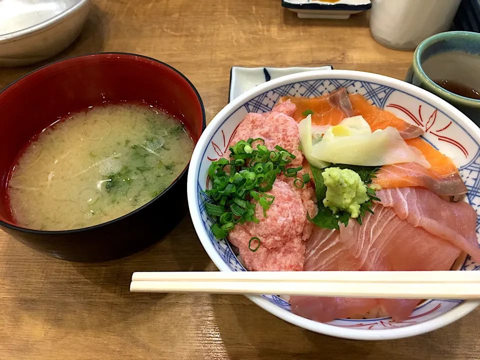 磯丸水産 ネギトロまぐろサーモン ランチ|にゃふてんさん