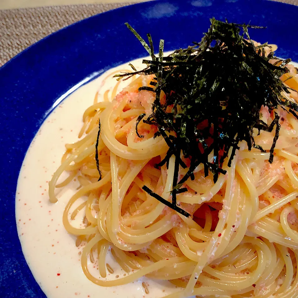 またまた明太子クリームパスタ(^-^;お皿を変えても結局いつもと一緒の18番パスタ🍝|AXさん