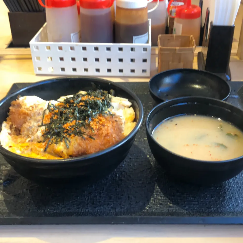 Snapdishの料理写真:ロースカツ丼　#松の屋伊勢佐木店|Hajime Sakaiさん